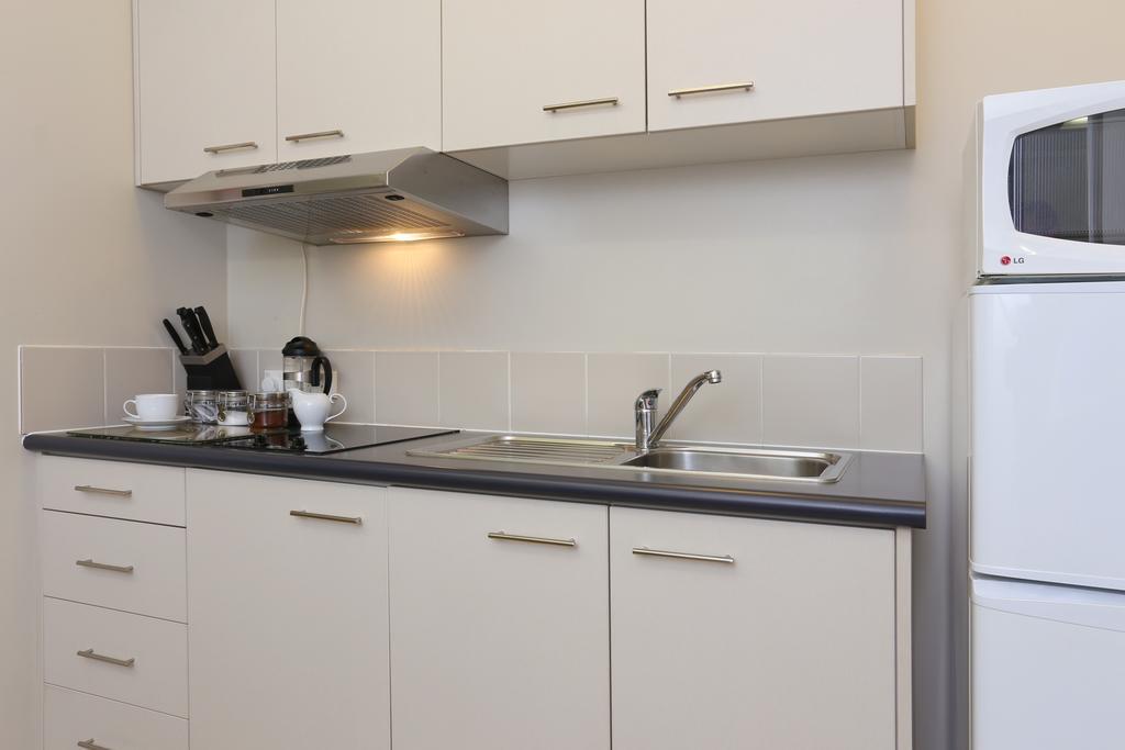 Kudos Business Suites & Airport Motel Окленд Экстерьер фото